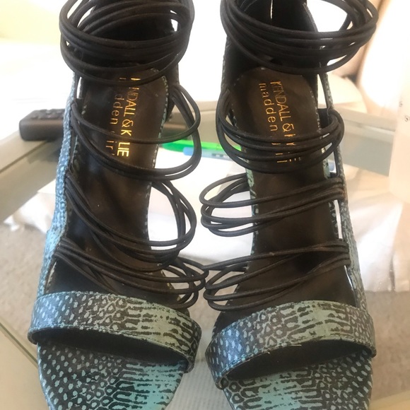 Kendall & Kylie Strappy Heels size 8 - Picture 2 of 3